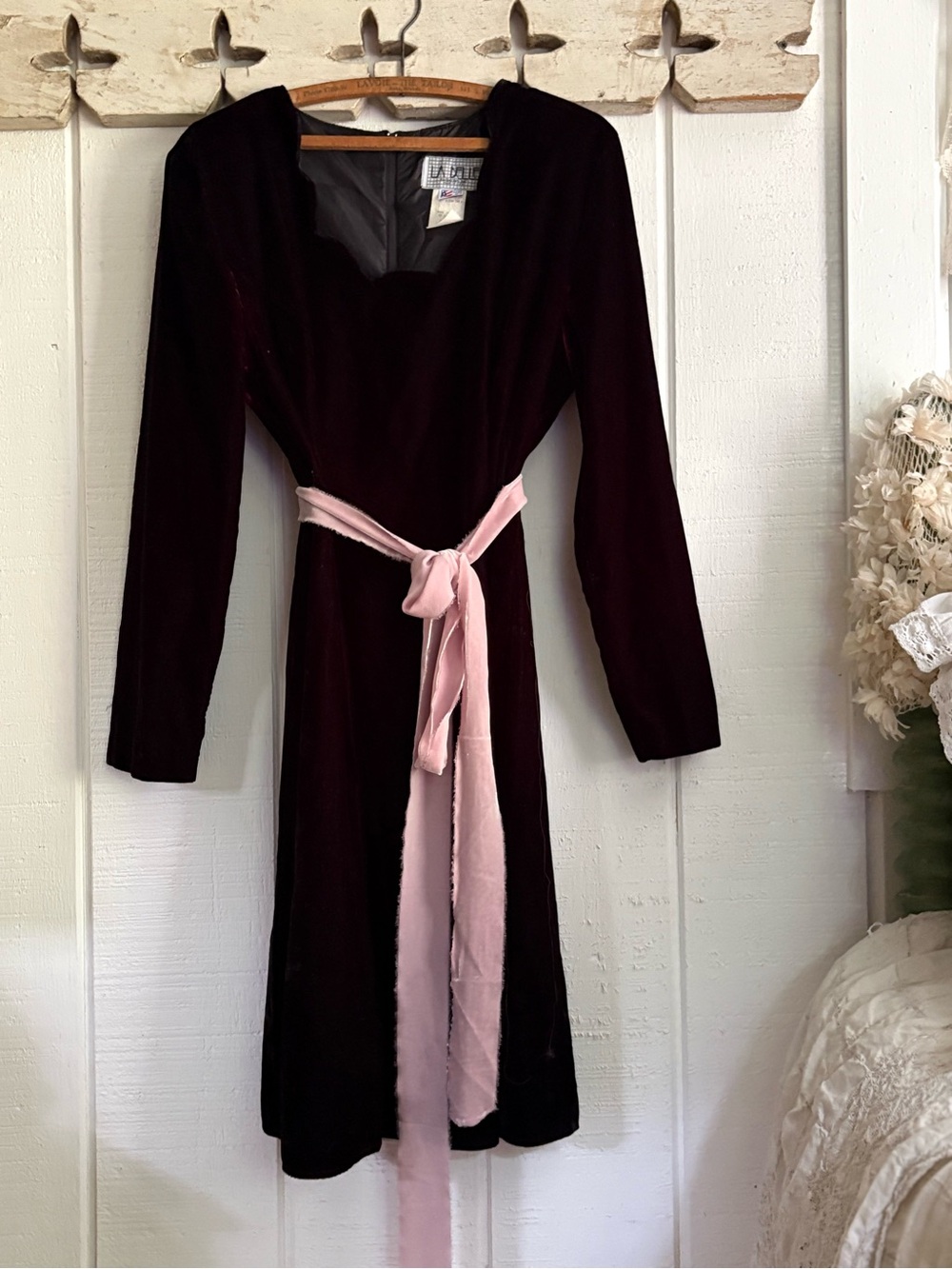 La Belle Vintage Velvet Dress Deepest burgundy almost black Dress Medium